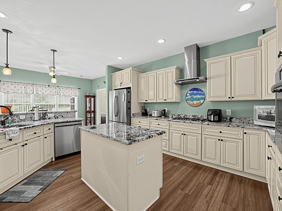 3rd image of 6777 Hampton Rd