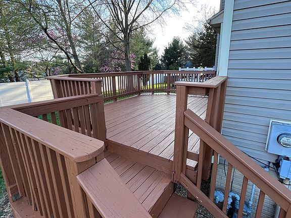 3rd image of 12 Robindale Dr
