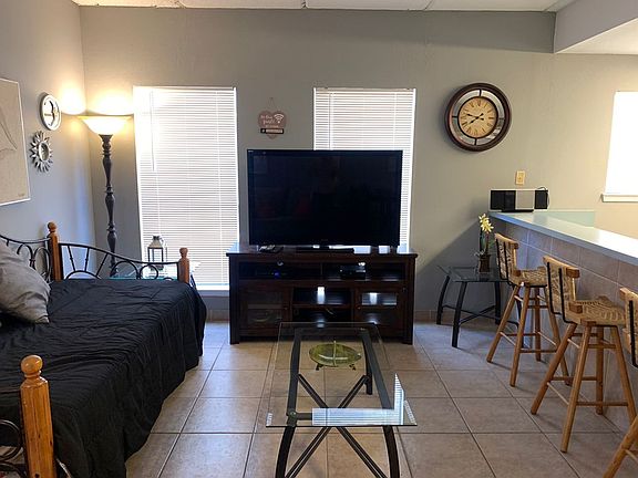 5th image of 123 E Retama St #201