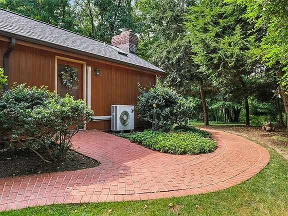 5th image of 139 Indianola Rd