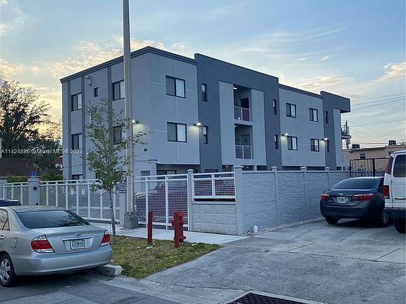 4th image of 423 E 27th St #201
