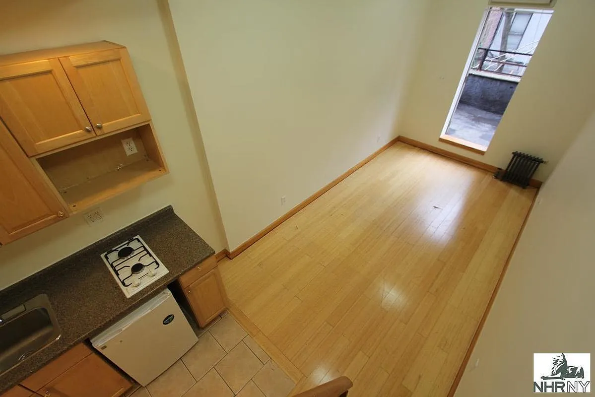 Building Photo - 139 W 14th St #2F