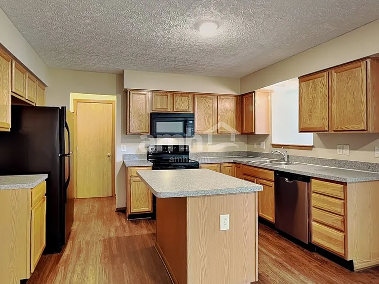 4308 Shady Meadows Dr — Photo 3