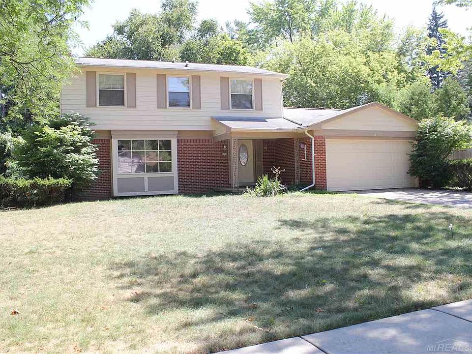 1st image of 27330 Arlington Dr