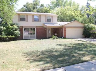 27330 Arlington Dr, Southfield, MI 48076