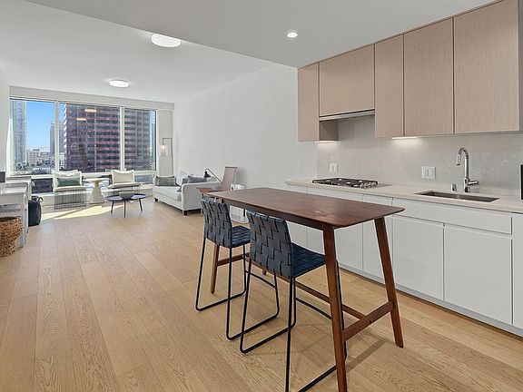 5th image of 877 S Francisco St #1507