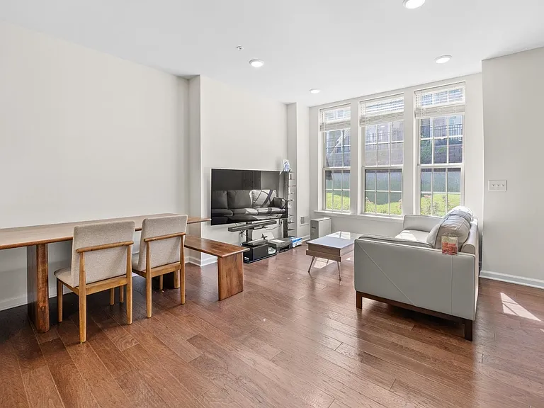 11 Leahy Dr — Photo 4