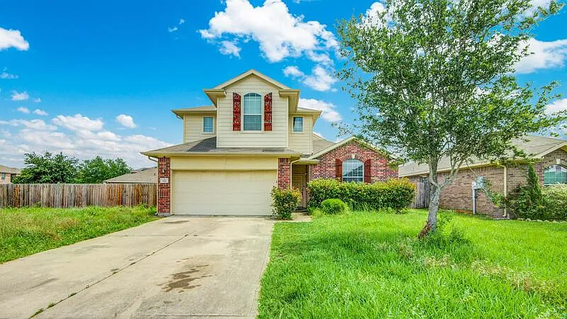 4 bed, 3.0 bath, 2640 sqft, $2,450 — Photo 1