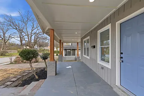 2053 Waverly Ave — Photo 3