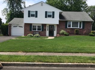 883 Primrose Dr, Warminster, PA 18974