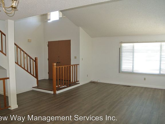 3rd image of 3904 Alta Vista Cir