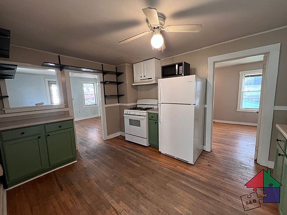 2nd image of 82 Malletts Bay Ave #3C