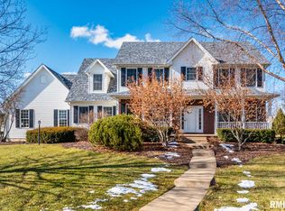 5034 Blackhawk Trail Ct, Bettendorf, IA 52722