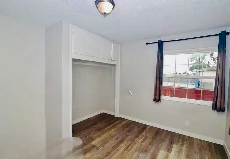 4834 Castle Ave #4 — Photo 8
