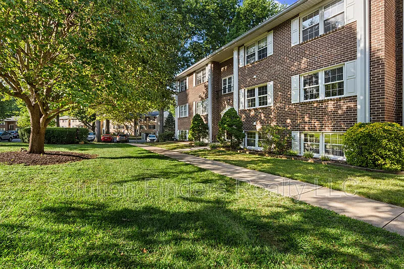 2 bed, 1.0 bath, $1,700 — Photo 3