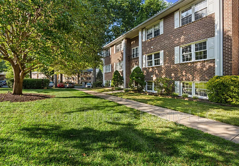 211 Crocker Dr #1 — Photo 3