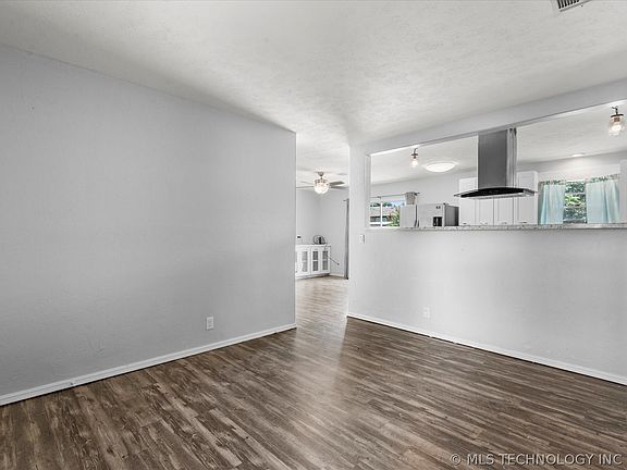 4th image of 5008 Macklyn Ct