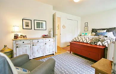 Rented by R New York