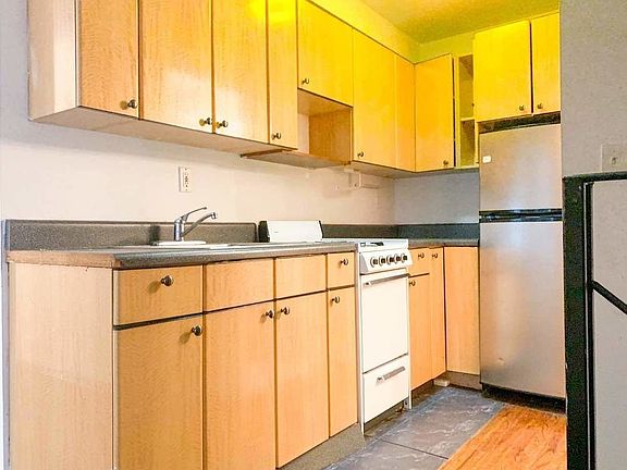 4th image of 530 W 47th St #A1