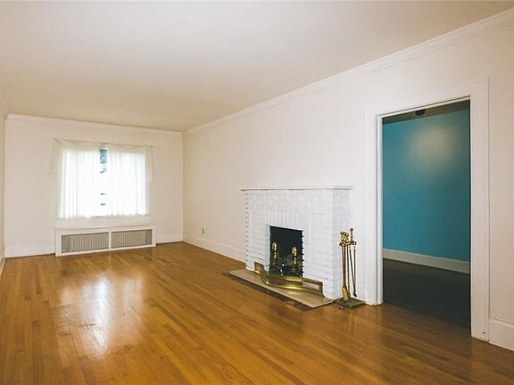 5th image of 128 E Englewood Ave