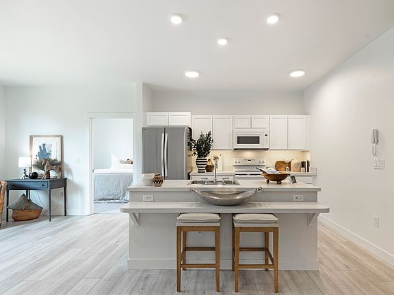 4th image of 835 Wyoming St #201