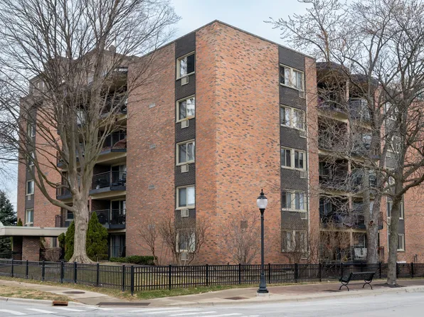 1 N Chestnut Ave, Arlington Heights, IL