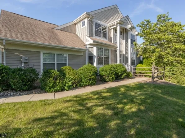 1301 Eagles Nest Ct, Lopatcong Twp., NJ 08886