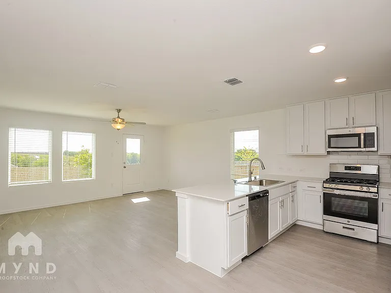 2745 Mistwood Dr — Photo 12