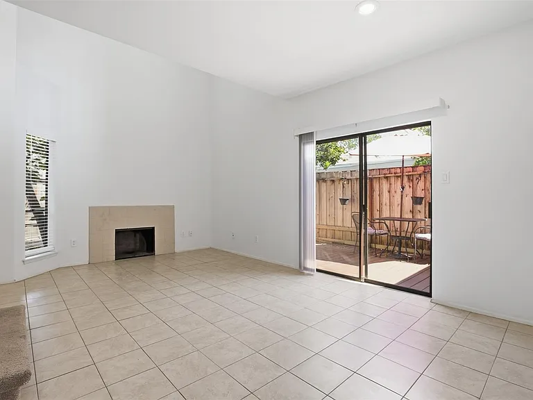 1920 Augusta Dr #31 — Photo 6