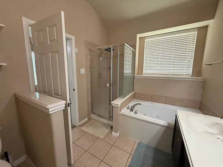 14629 Crystal Lake Dr — Photo 12