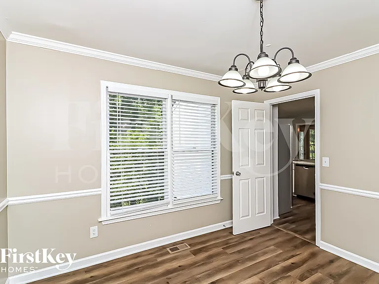 3727 Lockerbie Ln — Photo 6