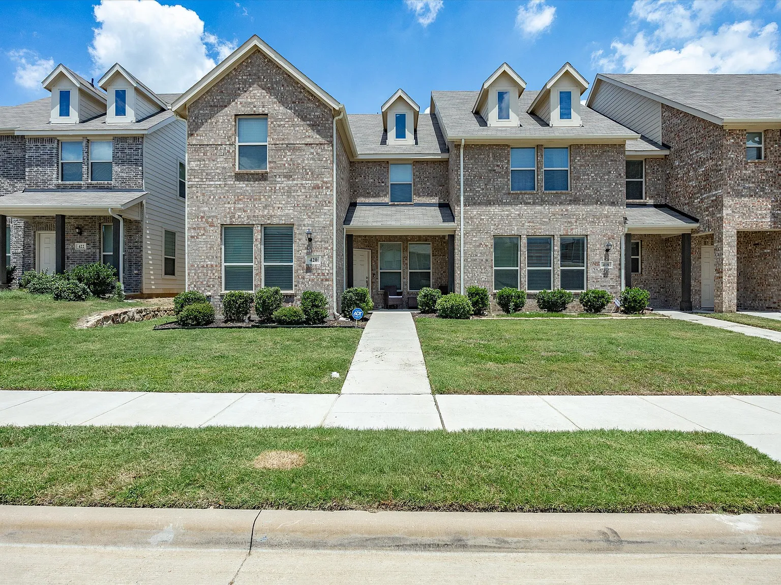 4 bed, 1993 sqft, $2,650 — Photo 4