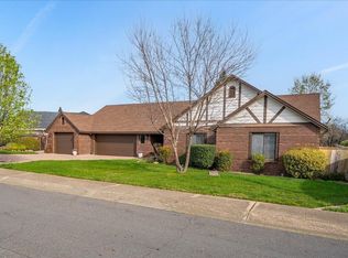 2860 Panorama Dr, Redding, CA 96003