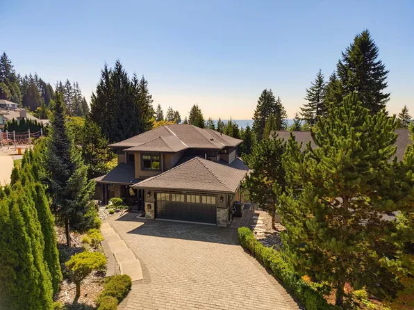 285 Monteray Ave, North Vancouver, BC V7N 3E7