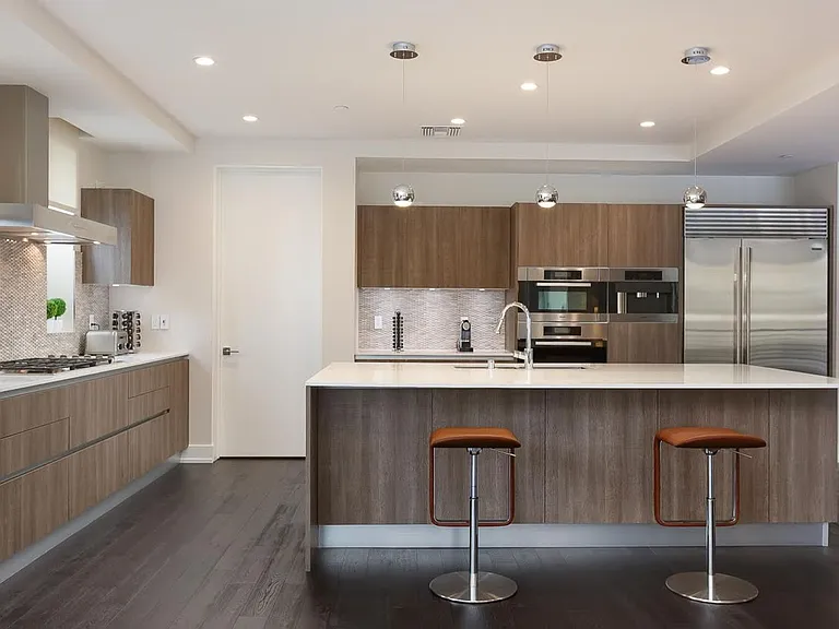 450 N Palm Dr #206 — Photo 11