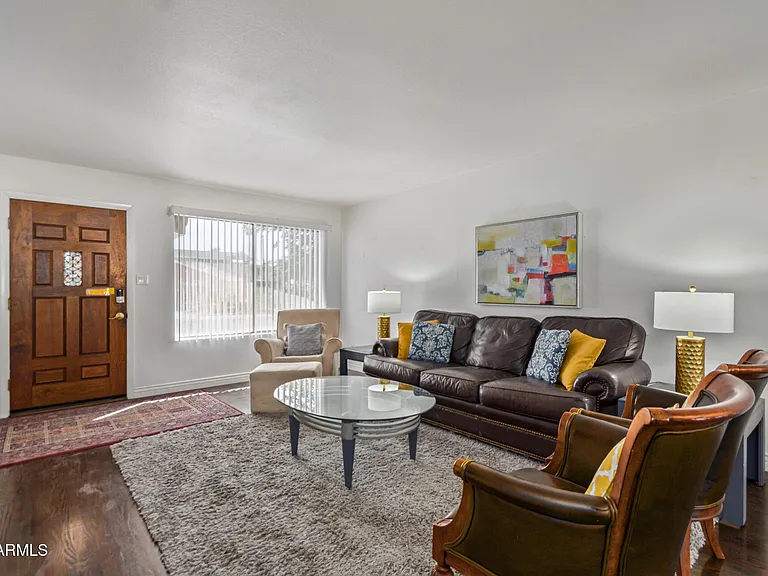 106 E Geneva Dr — Photo 5