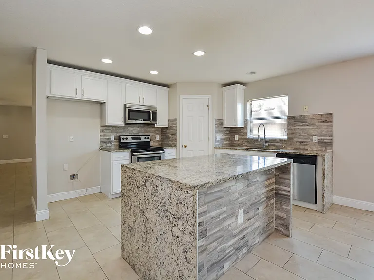 932 Fallbrooke Ave — Photo 5
