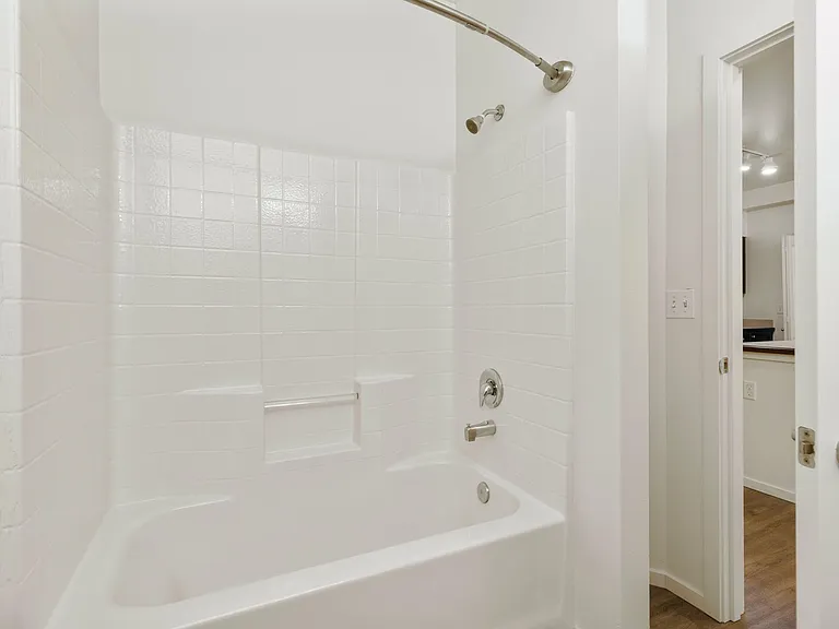 Creekside Apartments — Photo 35