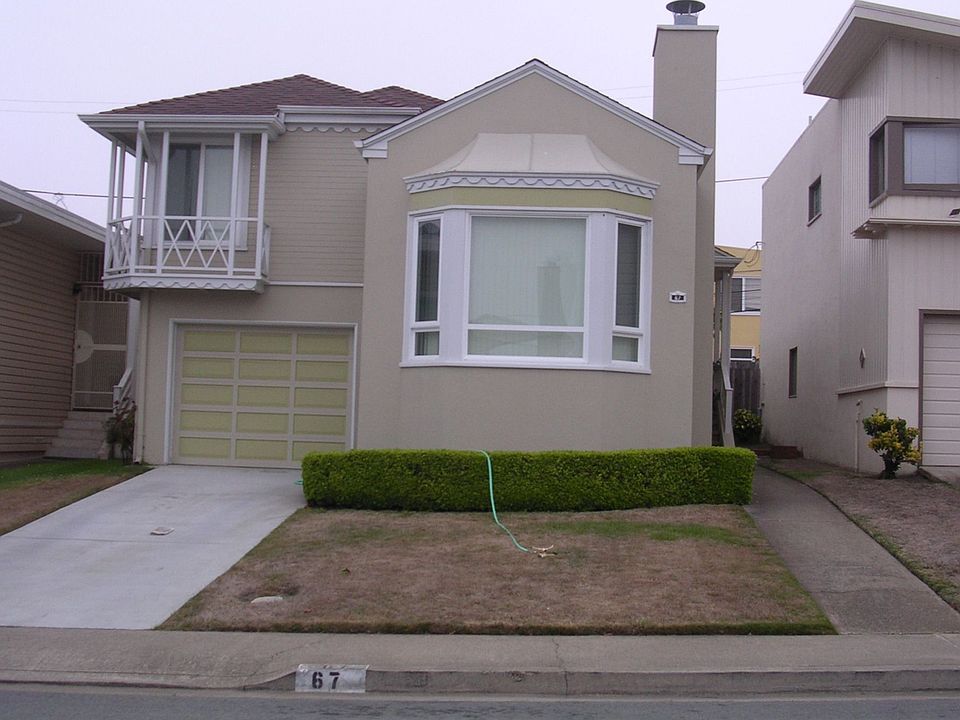 Quiet Neighborhood near transportation and shopping.