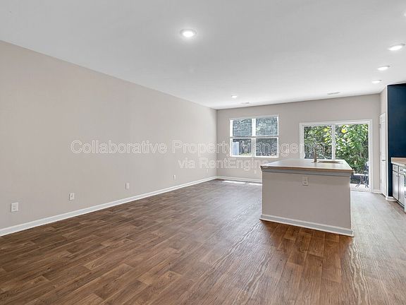 3rd image of 13 Villas Of Garrard Dr
