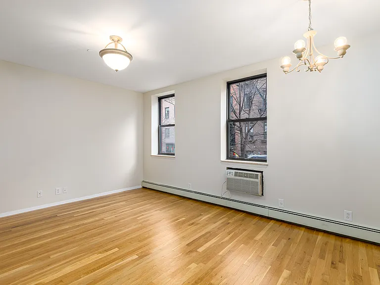 542 Henry St #1A — Photo 4
