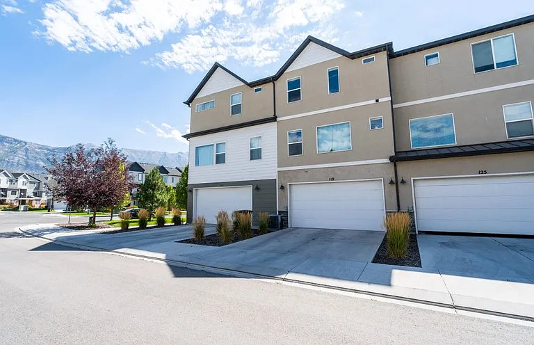 119 S 1800 W — Photo 2