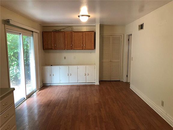 5th image of 144 Kensington Dr