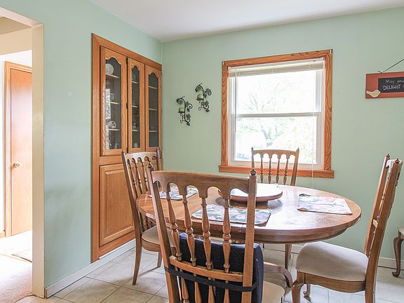 5th image of 819 Everglade Dr SE