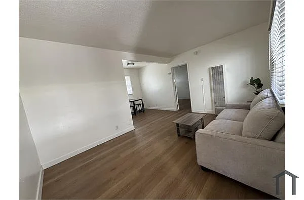 Building Photo - 8219 S Western Ave #1