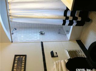 318 Carlton Rd, Syracuse, NY 13207