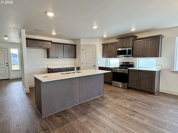 5th image of 881 NE Laurel Springs Dr