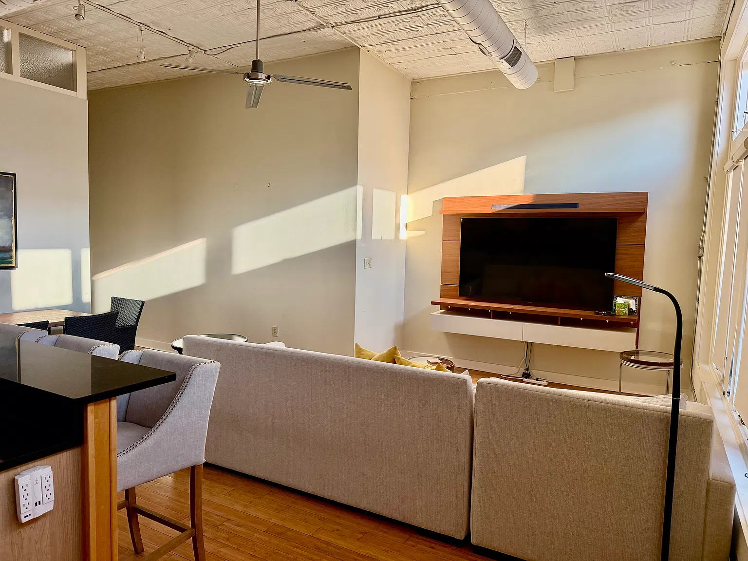 2 bed, 1124 sqft, $2,400 — Photo 3