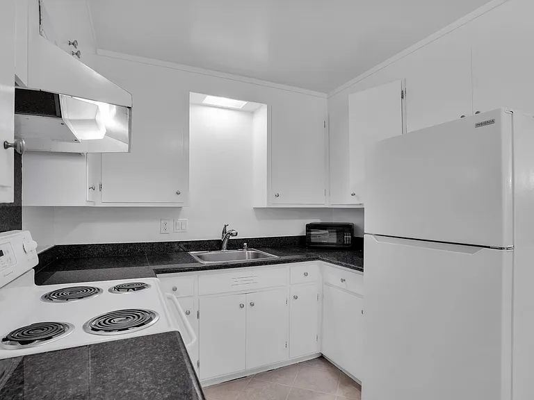 945 Kearney St #1 — Photo 13