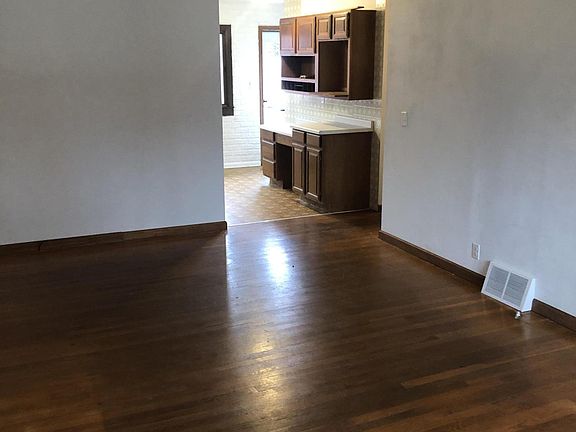 3rd image of 2031 Garland Ave